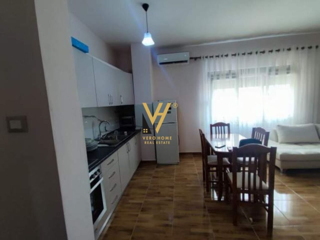 Jepet Apartament 2+1 me qera ne Qender, perball Toptanit 100 m2 3