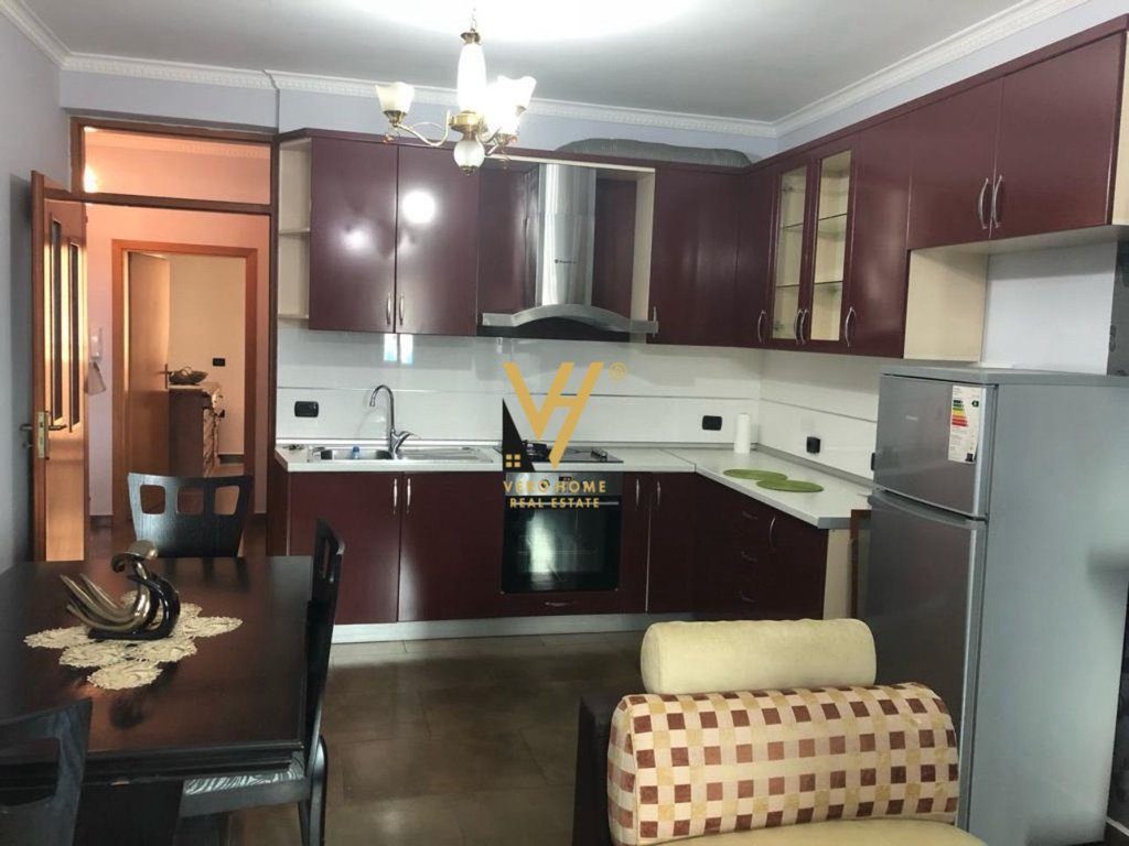 JEPET APARTAMENT 2+1 ME QIRA TE RRUGA E DIBRES 65.000 LEKE 2
