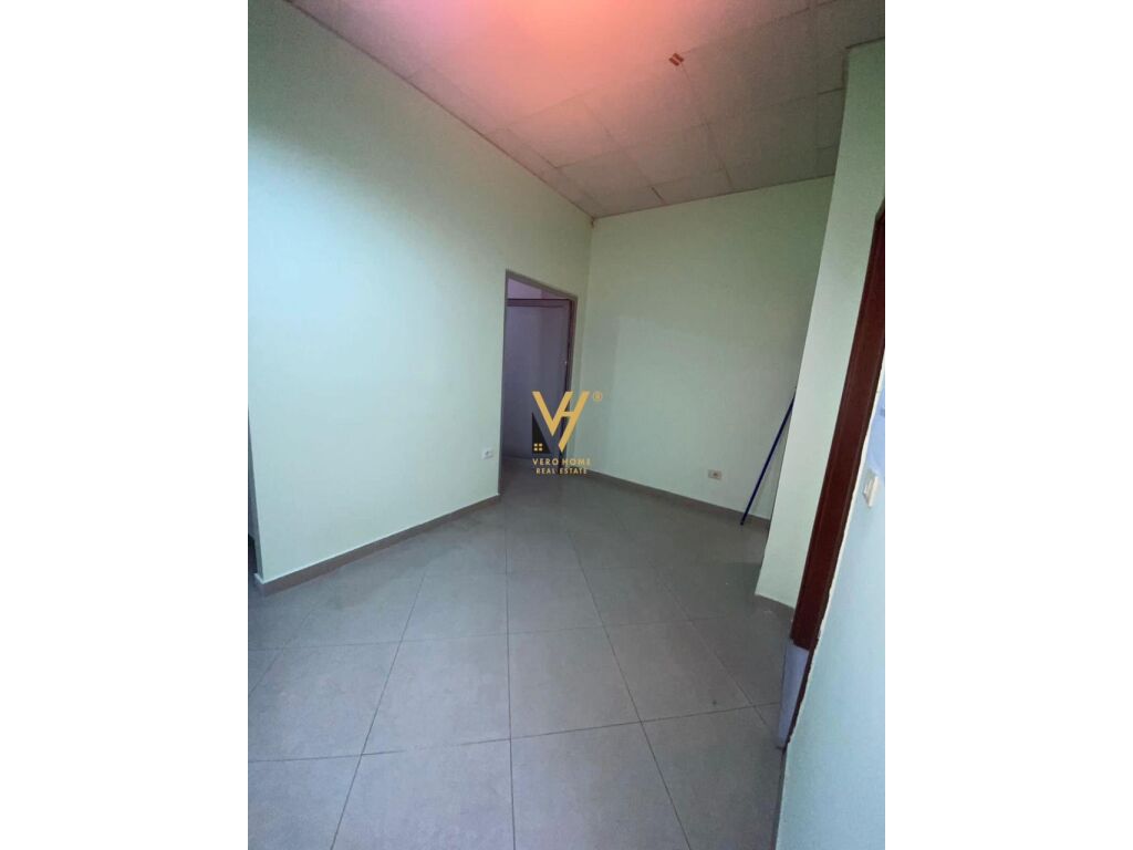 Shitet Ambient biznesi te Unaza e Re 195 m2