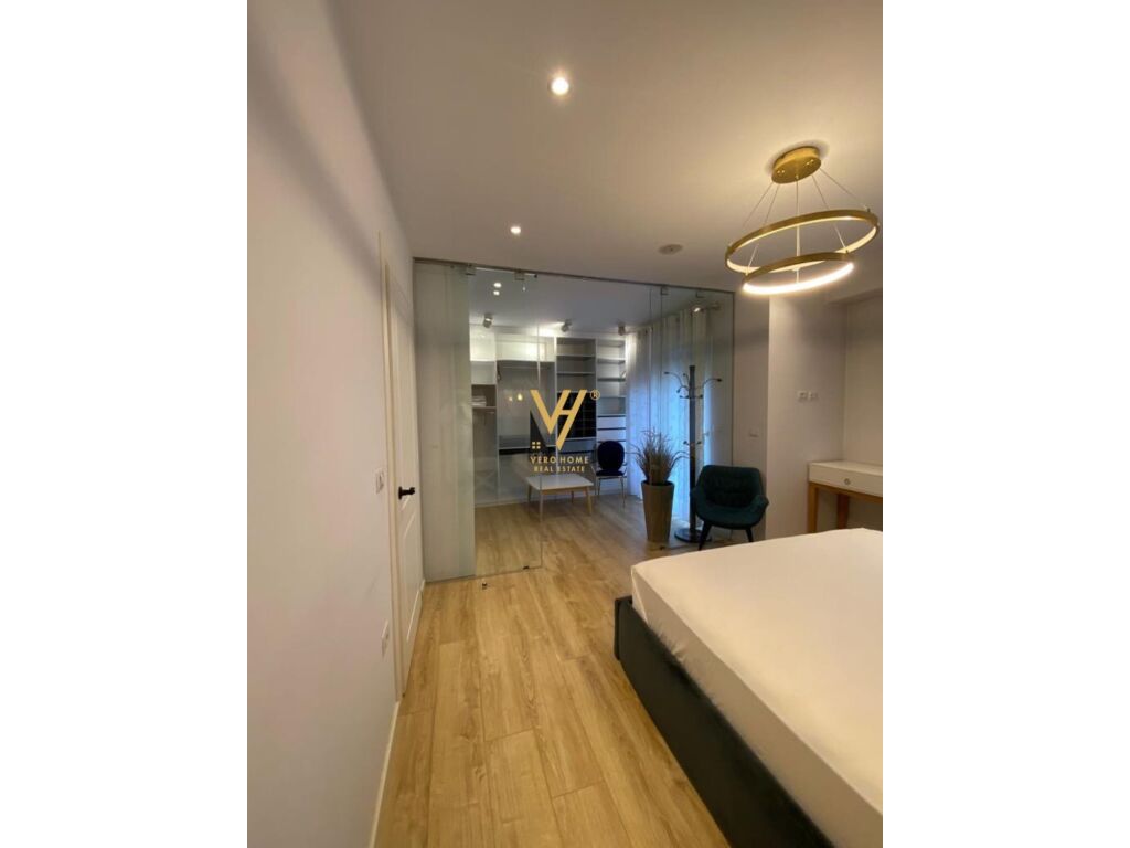 Jepet Apartament 1 +1 me qera te Blloku 75 m2 4