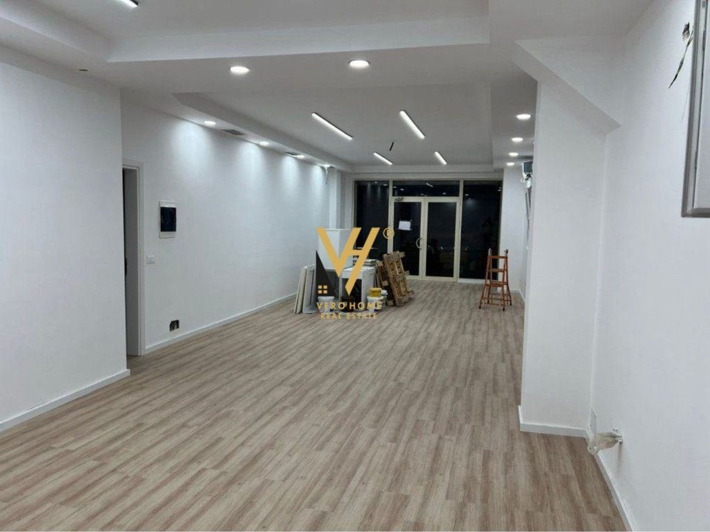 JEPET AMBIENT 75M2 ME QERA TE BRRYLI 800 EURO