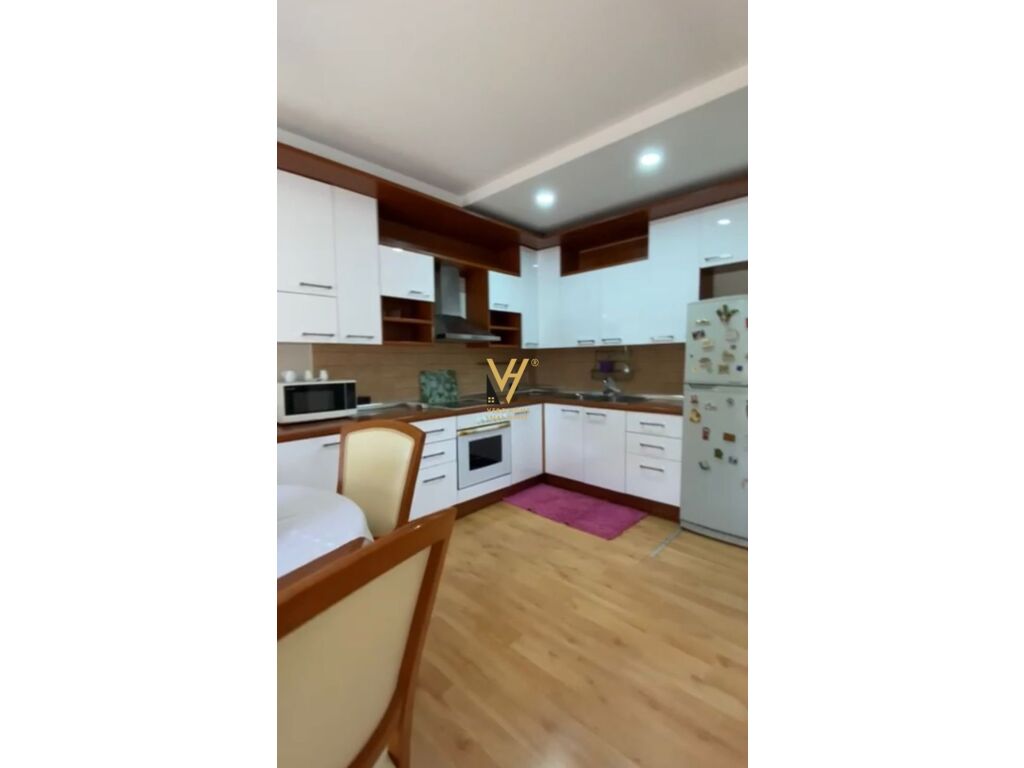 Jepet Apartament 3+1+ballkon me qera ne Qender 130 m2 3