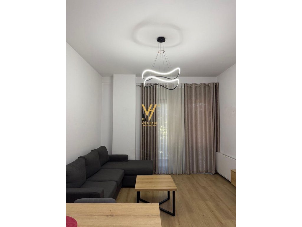 JEPET APARTAMENT 1+1+BLK ME QERA TEK ARLIS, FARMACIA 10- 650 EURO