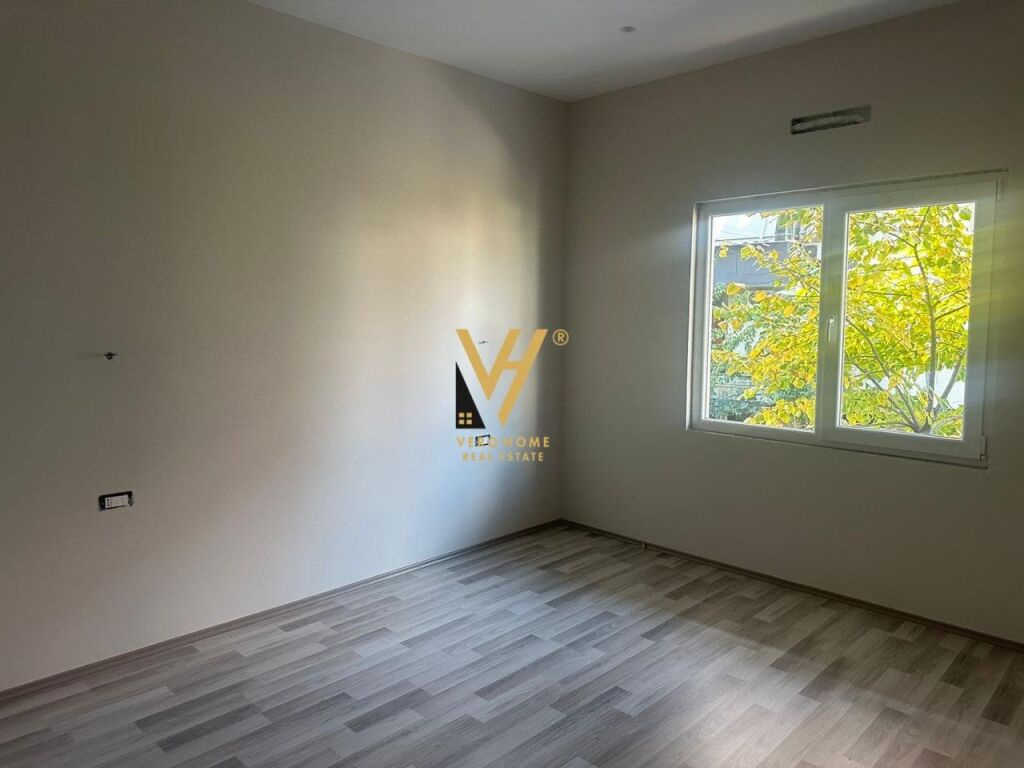 Shitet Apartament 2+1+Verande te Qesaraku , Fresk 116 m2 3