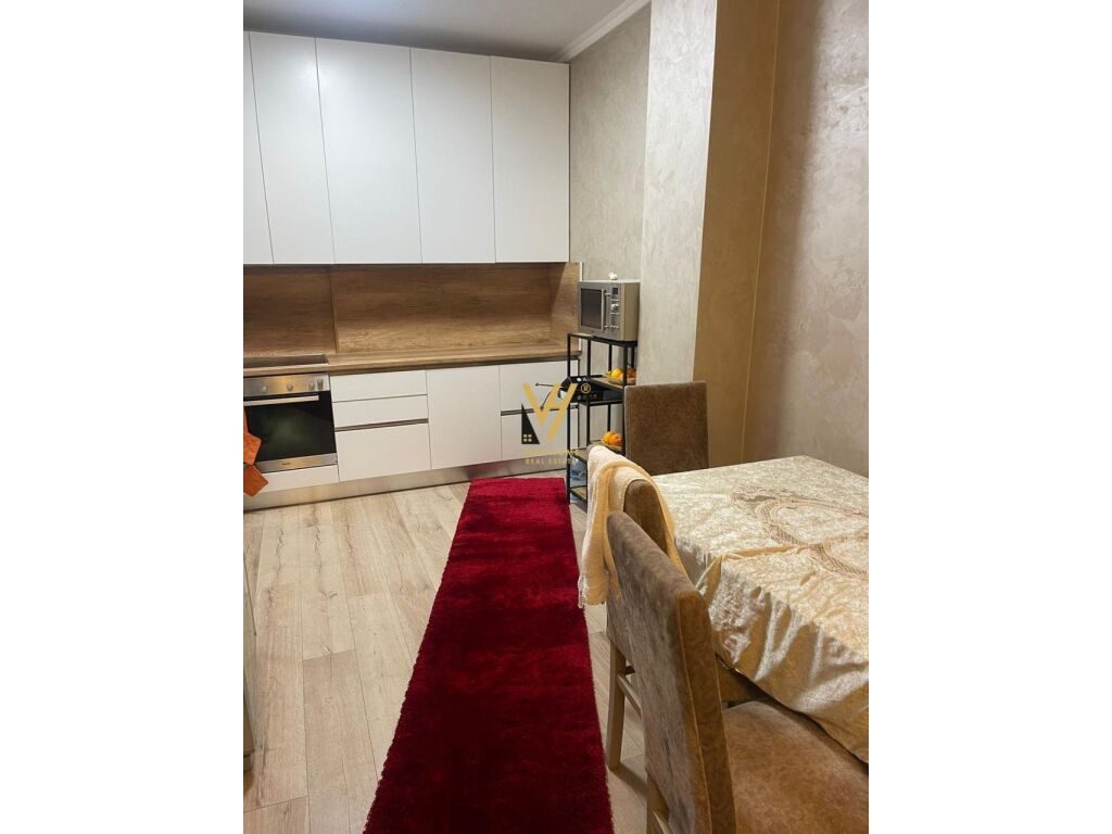 Jepet Apartament 3+1+2me qera te Kopshti Zoologjik 105 m2