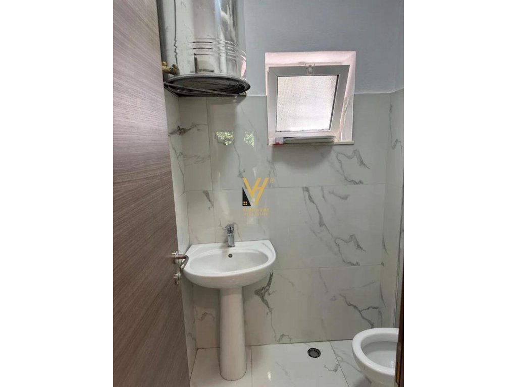 JEPET DYQAN 31 M2 ME QIRA TE RRUGA E ELBASANIT 40.000 LEKE 3