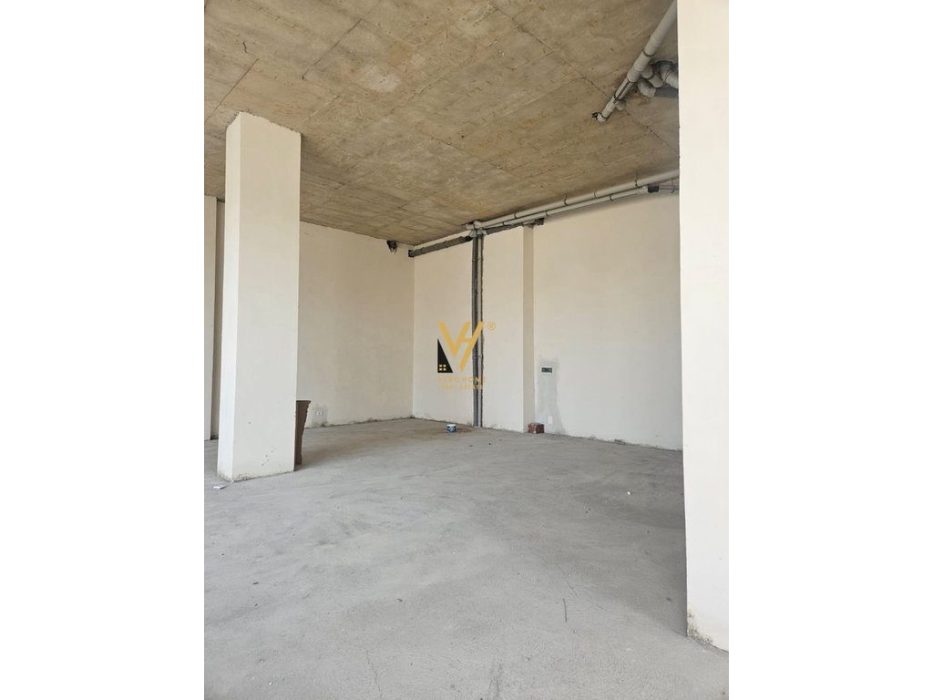 JEPET DYQAN 132 M2 ME QERA TE ISH FUSHA AVIACIONIT 1.000 EURO 4