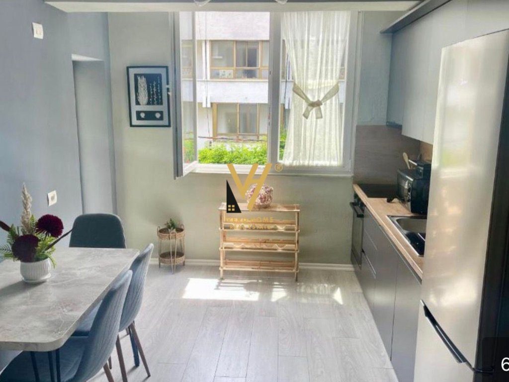 JEPET APARTAMENT 1+1+BLK ME QERA TE RRUGA E DURRESIT 65.000 LEKE 2