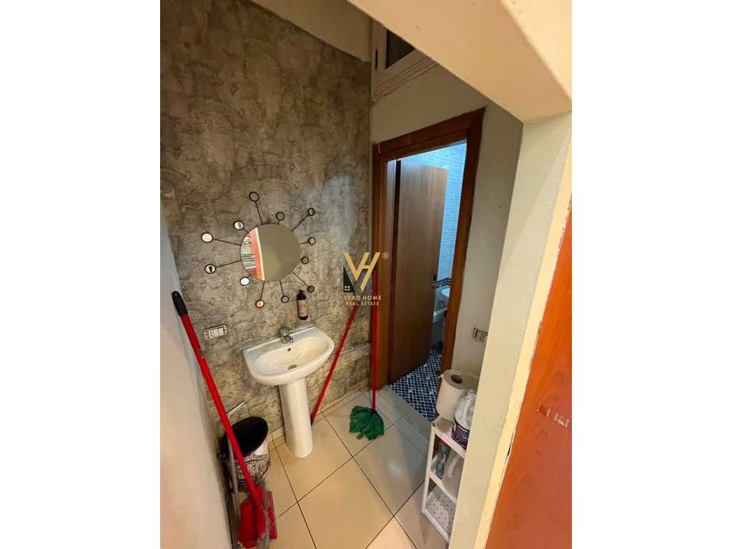 JEPET AMBIENT BIZNESI 90 M2 ME QERA TE ZOGU I ZI 900 EURO 3