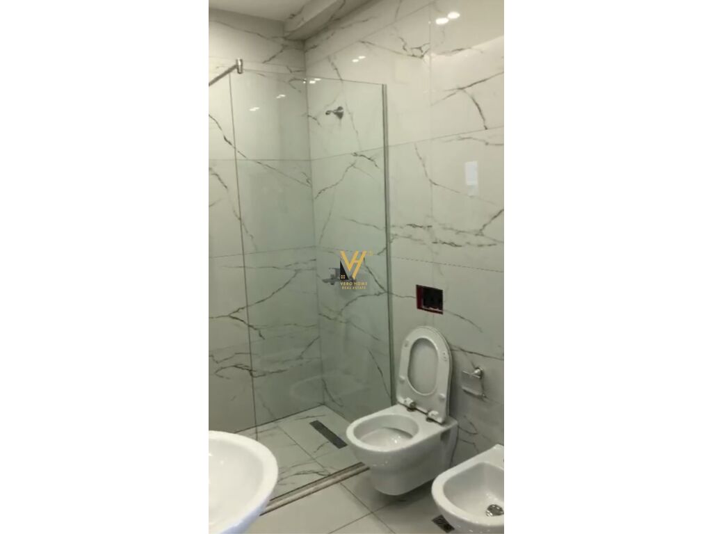 Jepet ambjent biznesi me qera te Kodra e Diellit , 75 m2 4