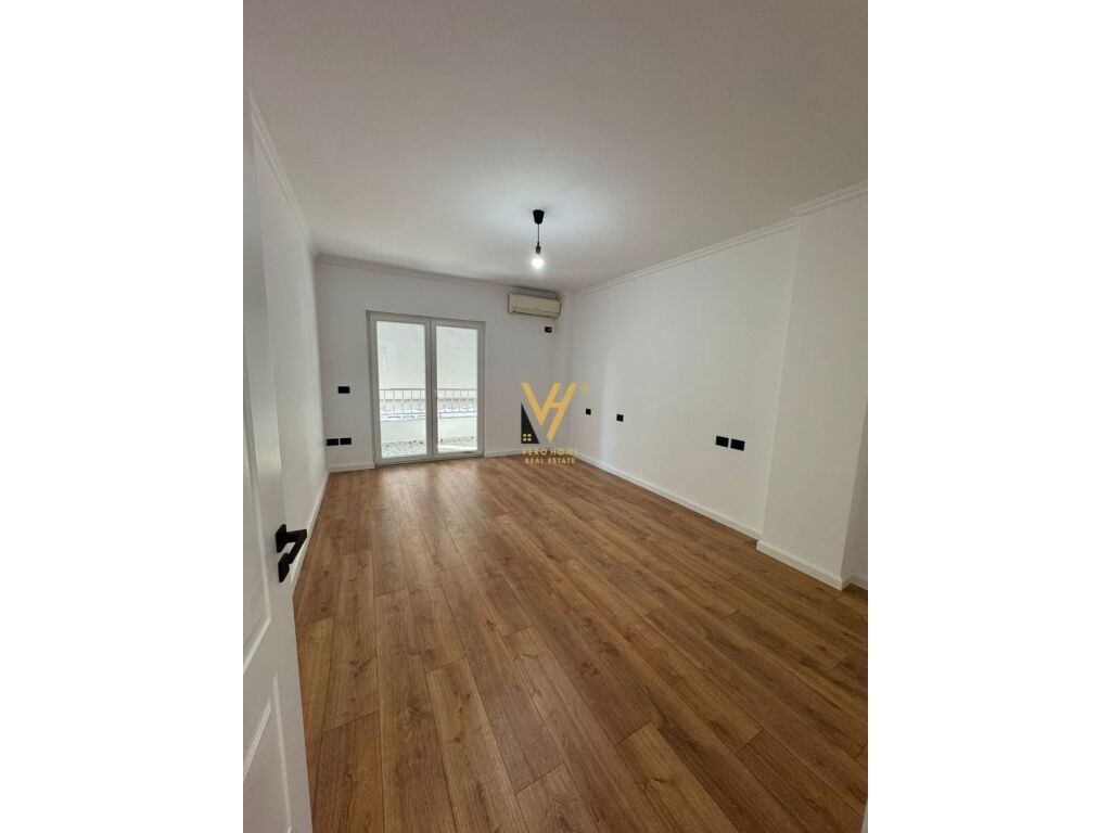 Shitet Apartament 2+1+ballkon te Rruga e Kavajes 100 m2