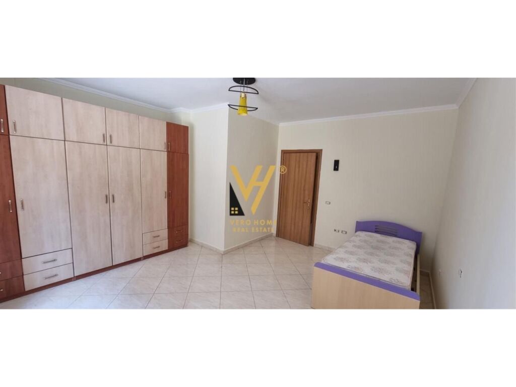 Jepet Zyre me qera te Komuna e Parisit 110 m2 3