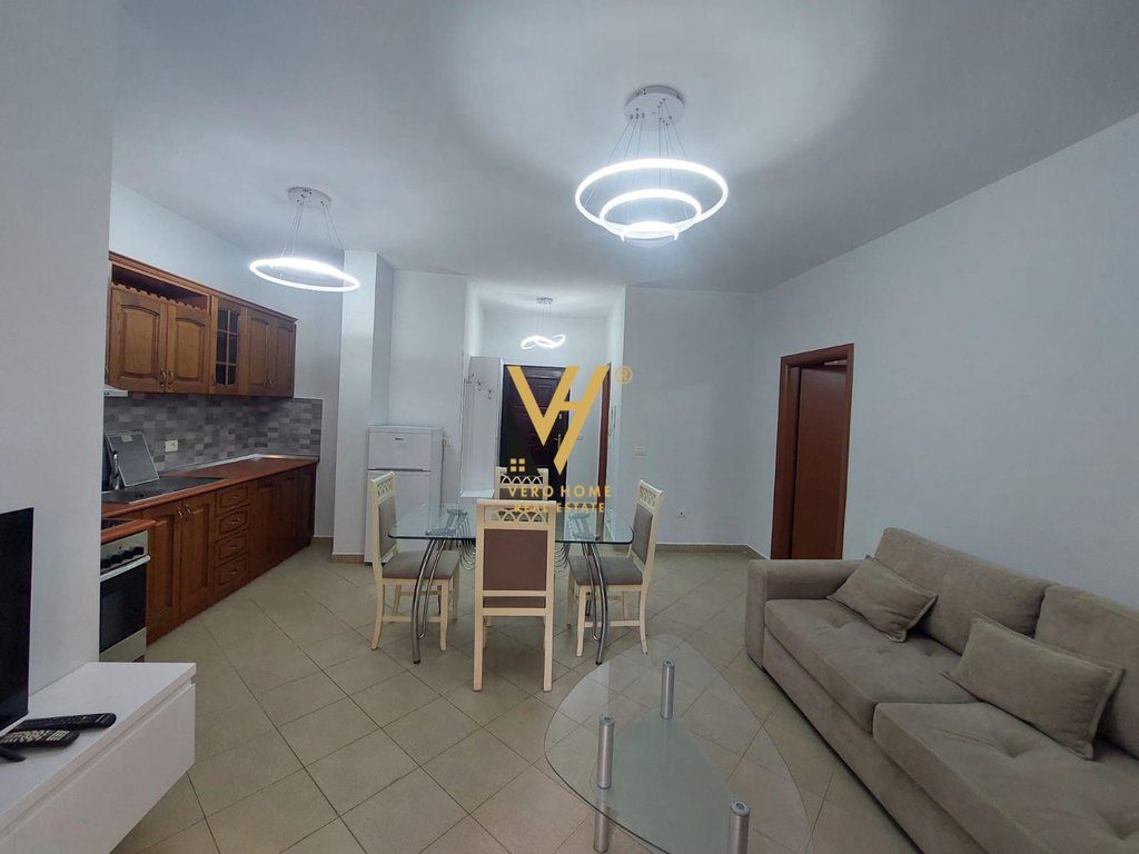 JEPET APARTAMENT 1+1+BLK ME QERA TE KODRA E DIELLIT 55.000 LEKE 2