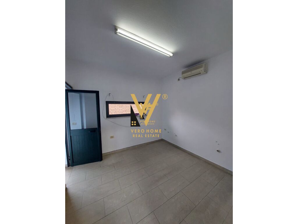 JEPET ZYRE 115 M2 ME QERA TE RRUGA BARDHYL 1.000 EURO 3