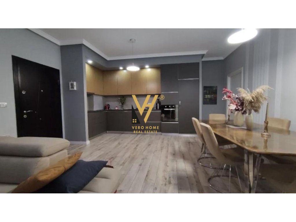 JEPET APARTAMENT 2+1+2BLK ME QIRA TE KOPSHTI BOTANIK 60.000 LEKE 2