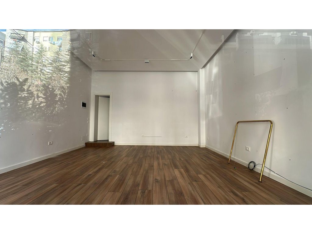JEPET DYQAN 63 M2 ME QERA TE SQUARE 21 80.000 LEKE