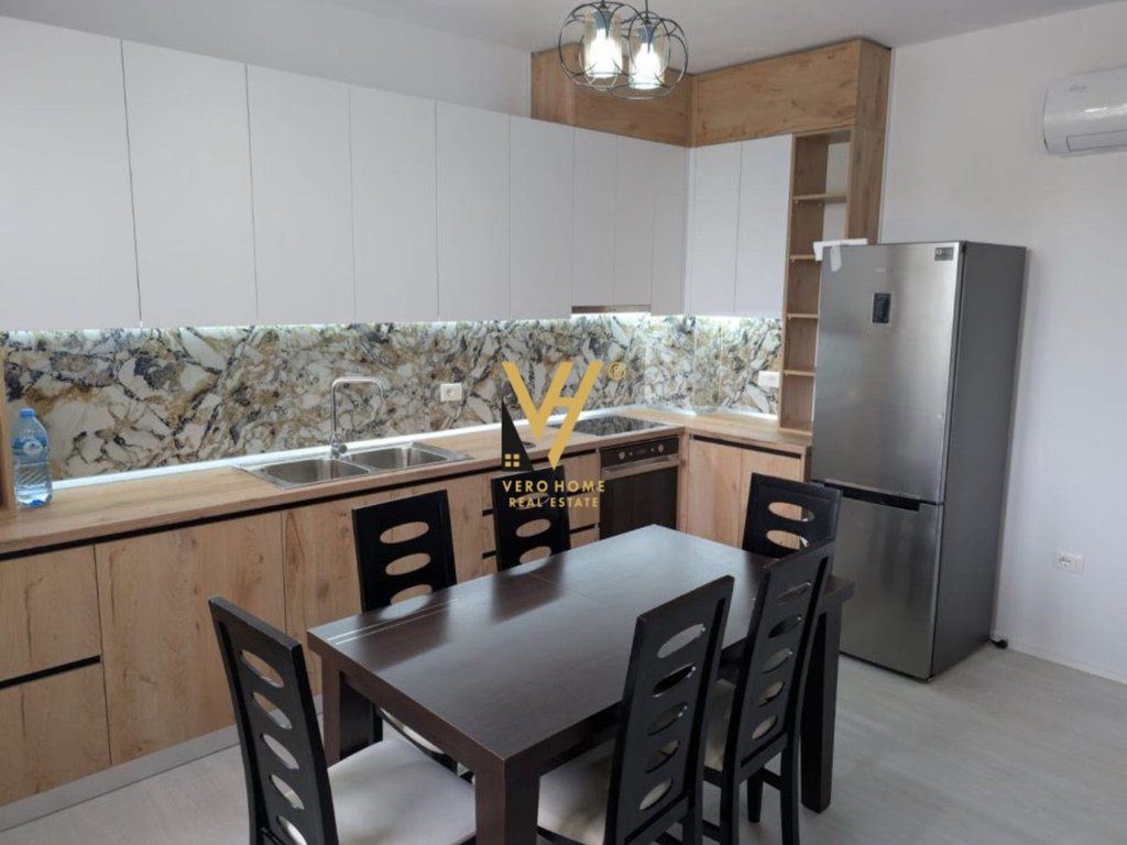 JEPET APARTAMENT 2+1+BLK ME QERA TE UNAZA E RE 700 EURO 2