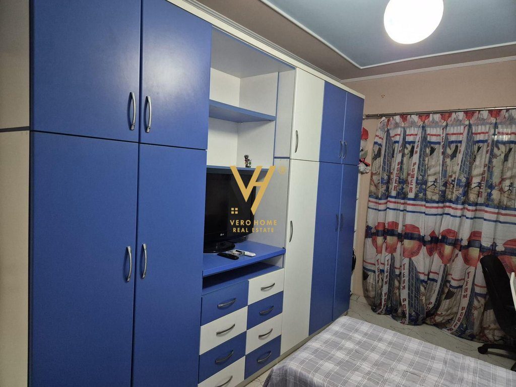 JEPET APARTAMENT 2+1+BLK ME QIRA TEK ISH TREGU ELEKTRIK 65.000 LEKE 4