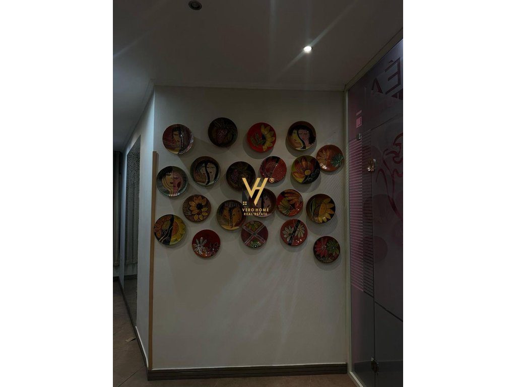 JEPET AMBIENT PARUKERIE 40 M2 ME QERA TE RRUGA E ELBASANIT 400 EURO 3