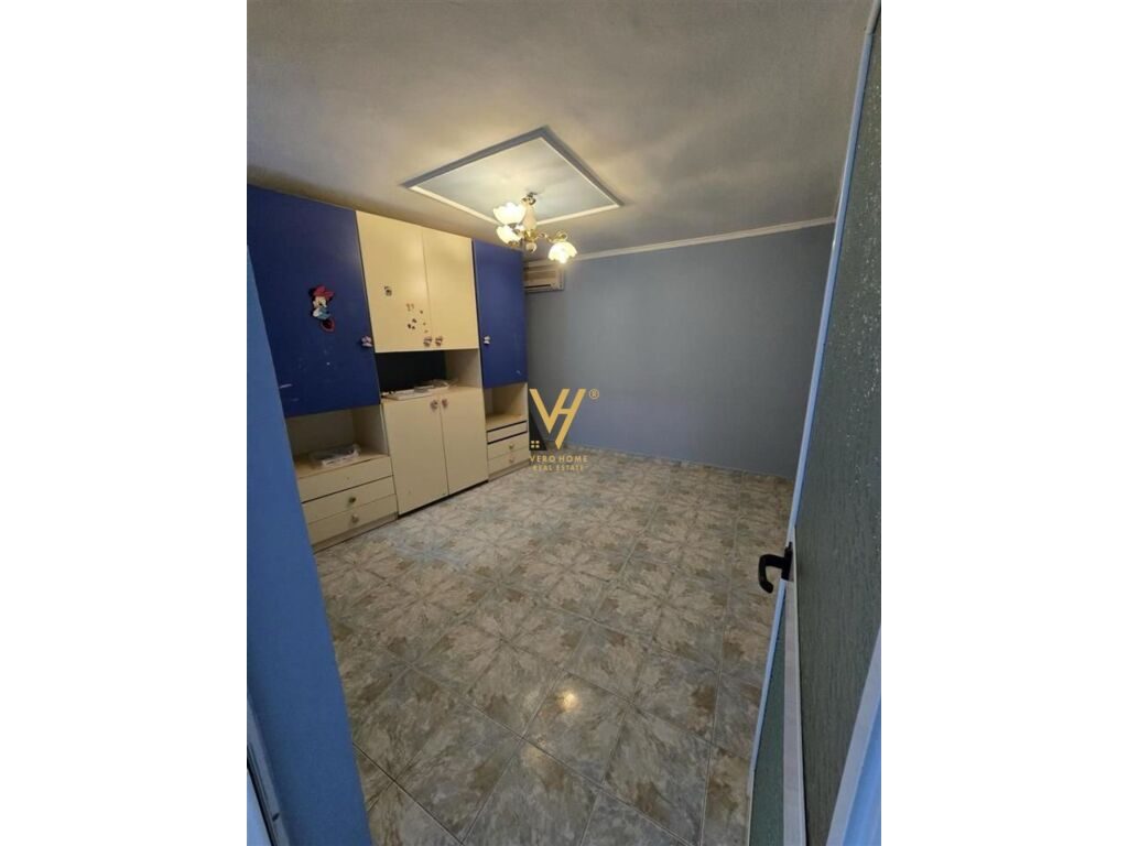 JEPET SHTEPI 2+1 ME QERA TE SPITALI NENE TEREZA 450 EURO