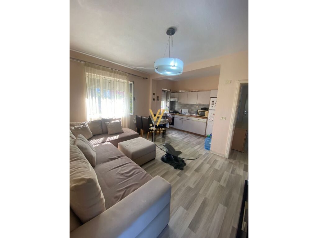 Shitet Apartament 2+1+ballkon te Rruga 5 Maji 82 m2