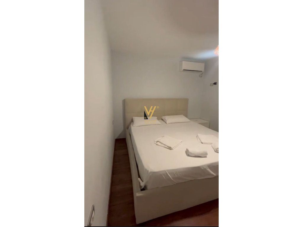 JEPET APARTAMENT 2+1+2 ME QERA TE RR.MARGARITA TUTULANI 100.000 LEKE 4