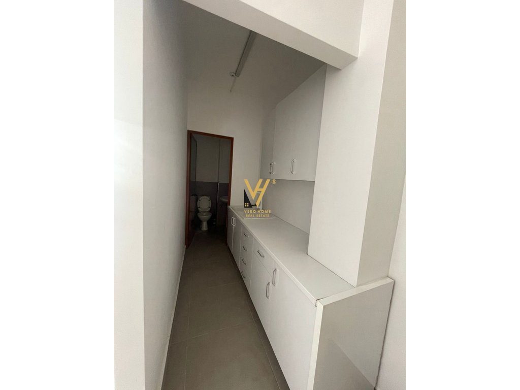 JEPET AMBJENT BIZNESI ME QERA TE RRUGA DRITAN HOXHA 1.200 EURO 3