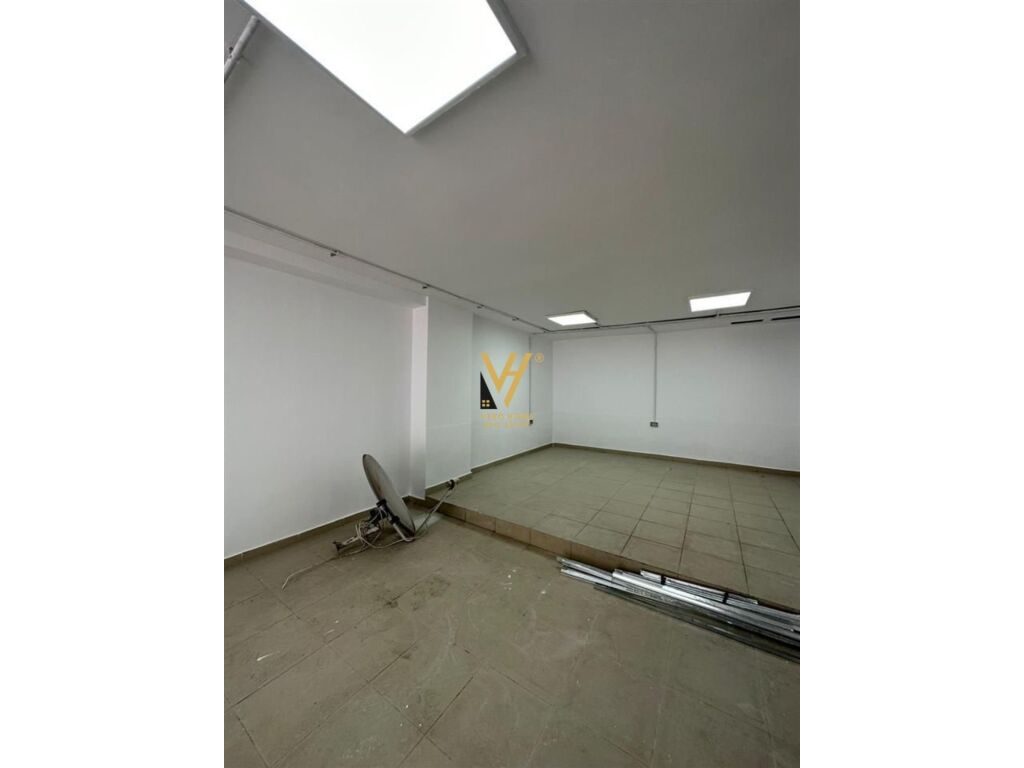 Shitet bodrum te Shkolla e Baletit 40 m2 3