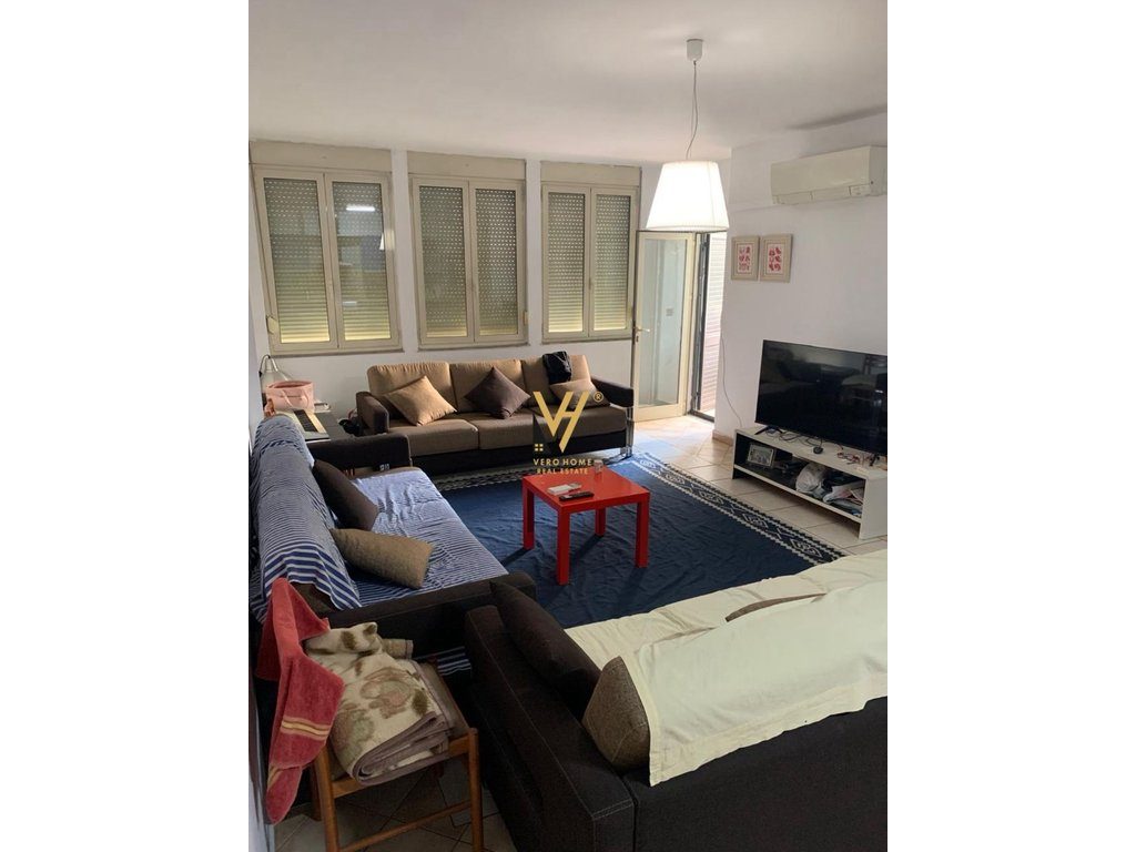 JEPET APARTAMENT 3+1+2+BLK ME QERA TE LIQENI ARTIFICIAL 1.200 EURO