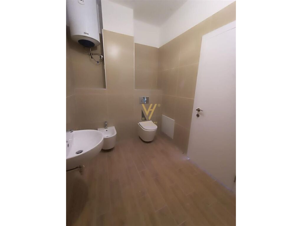 Jepet ambjent biznesi me qera te Kompleksi Zirkon 140 m2 3