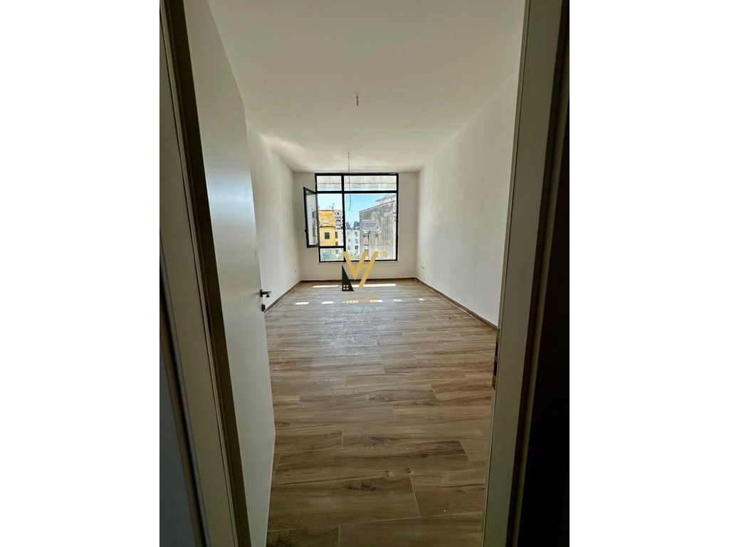 JEPET ZYRE 37 M2 ME QERA TE DONIKA CENTER 550 EURO 1