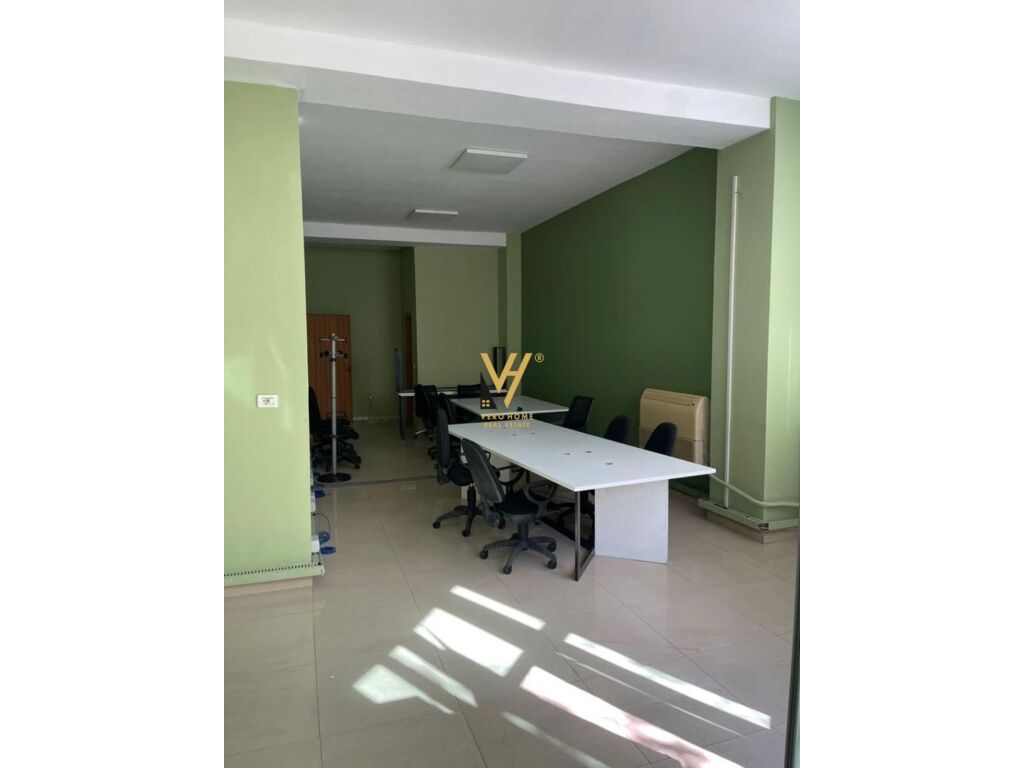 Jepet Zyre me qera te Komuna e Parisit 150 m2 2