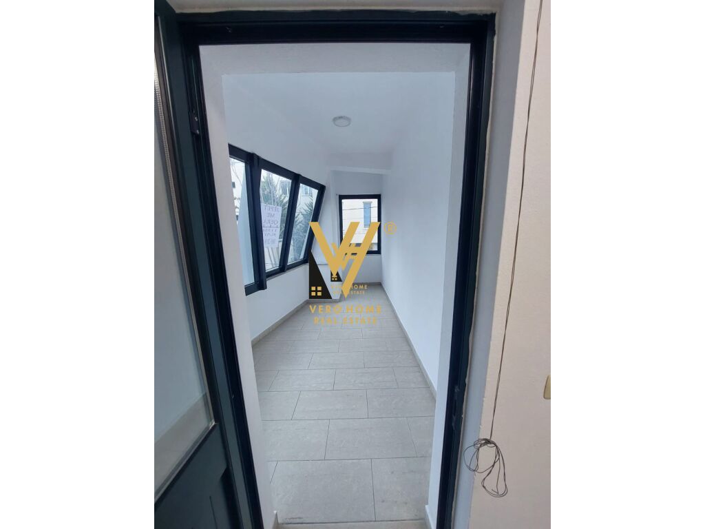 JEPET ZYRE 115 M2 ME QERA TE RRUGA BARDHYL 1.000 EURO 2