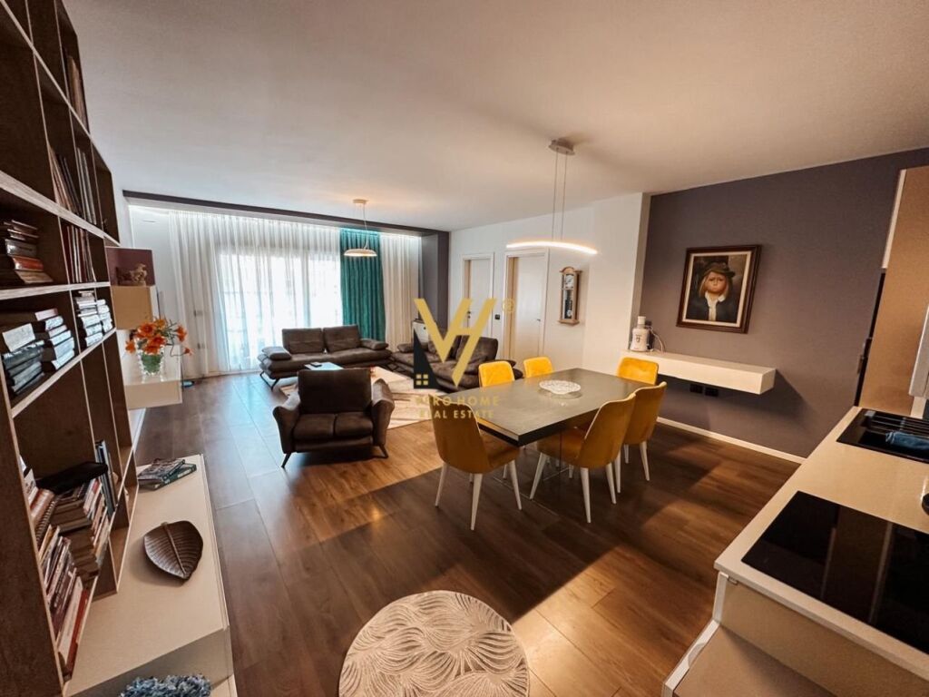 Shitet Apartament 2+1+2+ballkon te Rruga e Elbasanit 125 m2 2