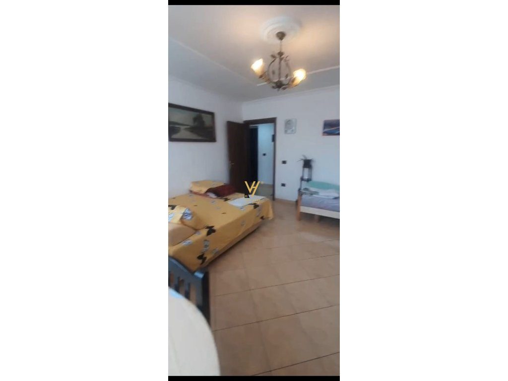 JEPET APARTAMENT 1+1+BLK ME QERA TE BRRYLI 55.000 LEKE 2