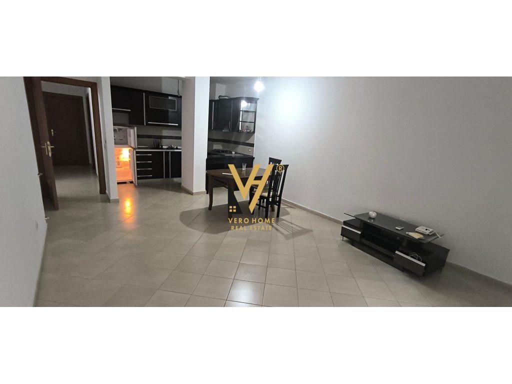 JEPET ZYRE 2+1+2+BLK ME QERA TE KOMUNA E PARISIT 1.200 EURO 3