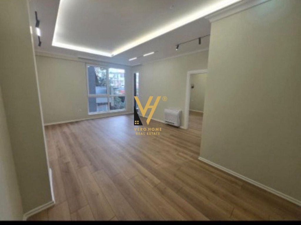 JEPET ZYRE 67 M2 ME QIRA TE KOMUNA E PARISIT 700 EURO
