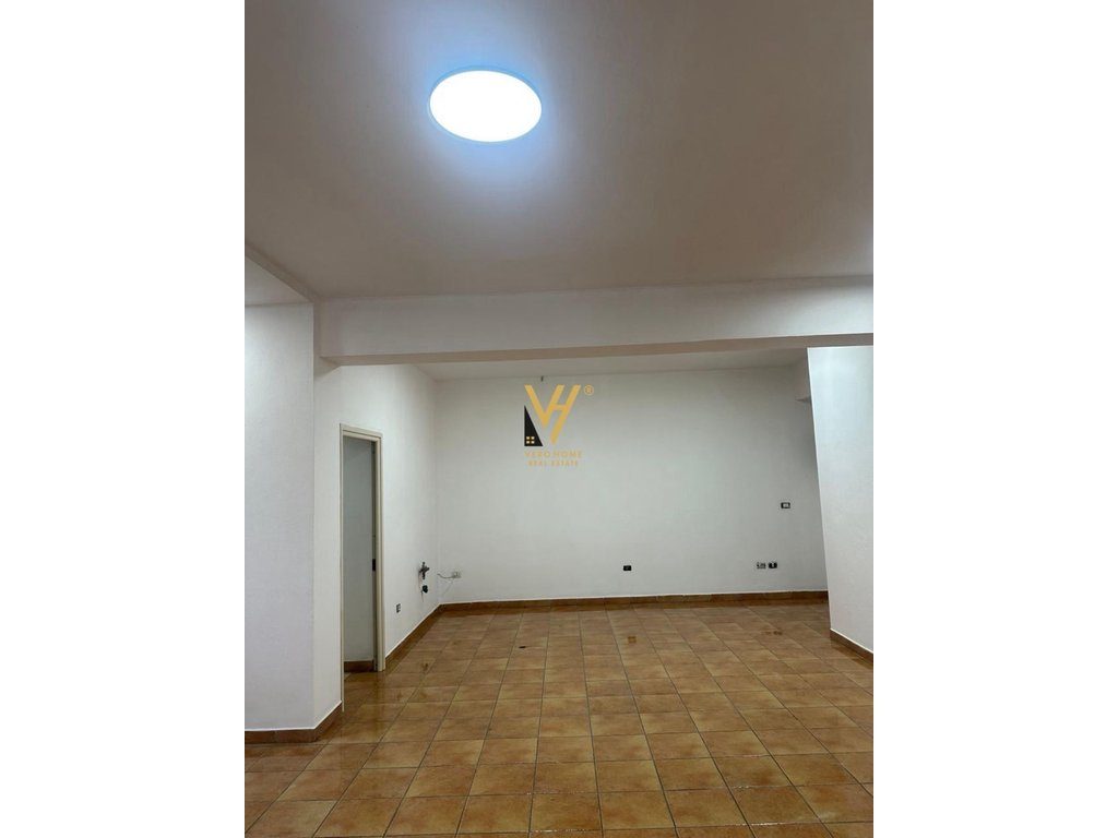 JEPET AMBIENT 80 M2 ME QERA TE IRFAN TOMINI 600 EURO