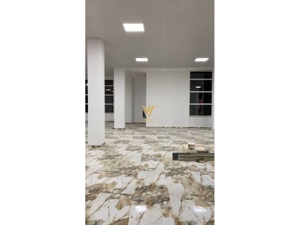 JEPET AMBIENT BIZNESI 670 M2 ME QERA TE FRESKU 5.000 EURO