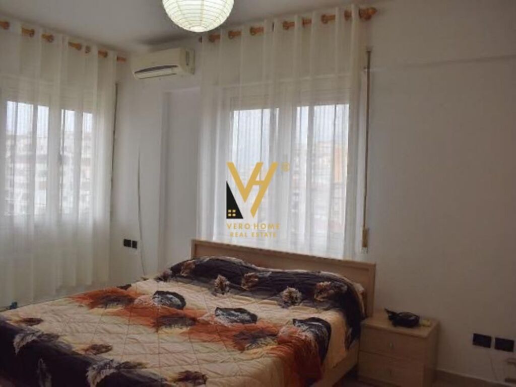 Jepet Apartament 1+1 me qera ne Qender 100 m2 2