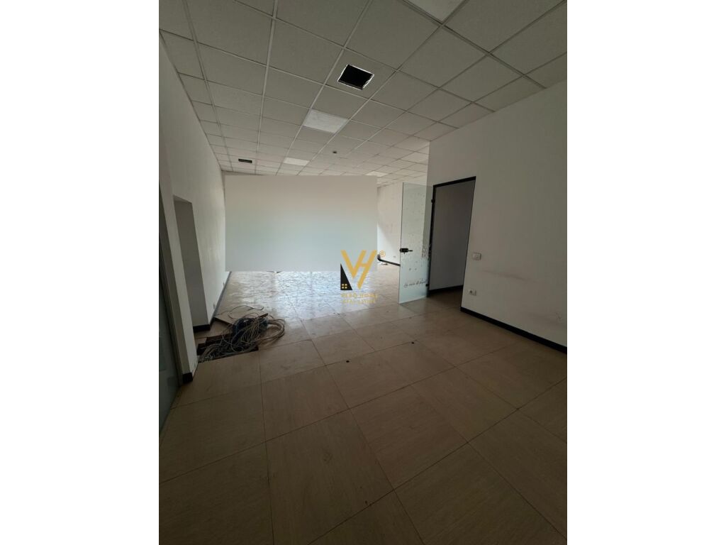 Jepet Zyre me qera te Rruga e Kavajes 205 m2 1