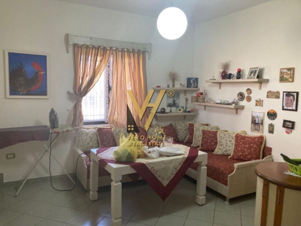 Shitet vile dy kateshe 510 m2 te Fresku