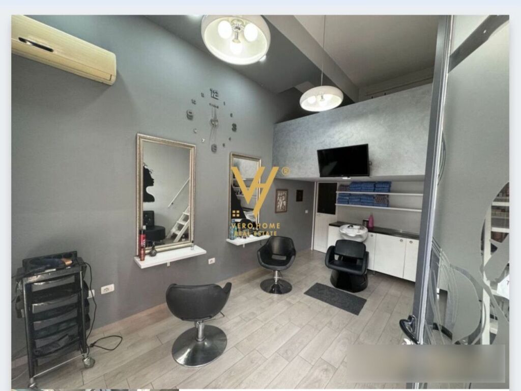 Jepet Dyqan me qera te Rruga Mihal Grameno 26 m2 1