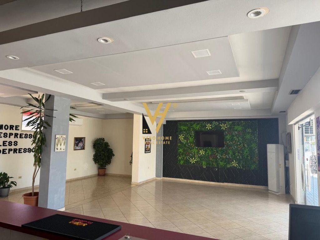 JEPET AMBIENT BIZNESI 150 M2 ME QERA NE LAPRAKE 100.000 LEKE