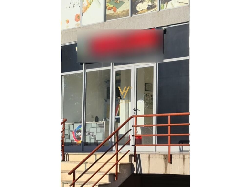Shitet Dyqan te Rruga Kastriotet 60 m2