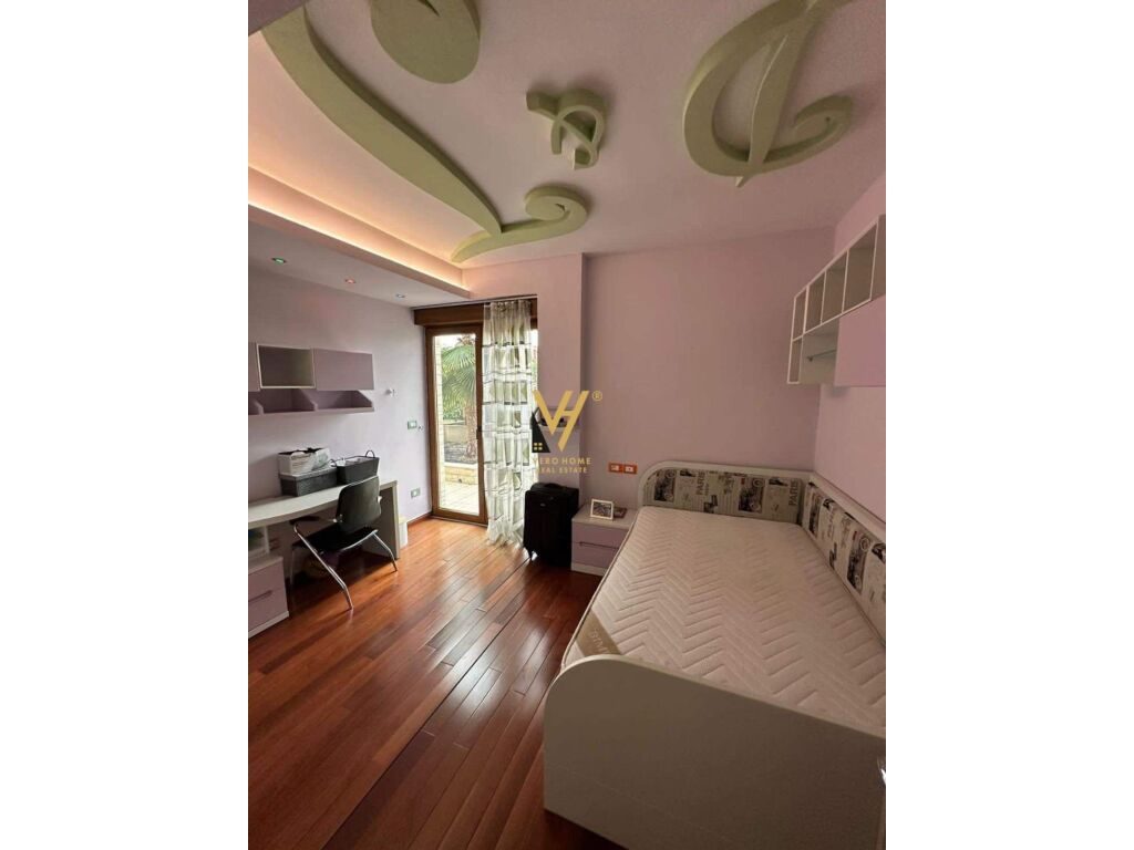 Shitet Penthouse 4+1+4 te Pazari i Ri 325 m2 4