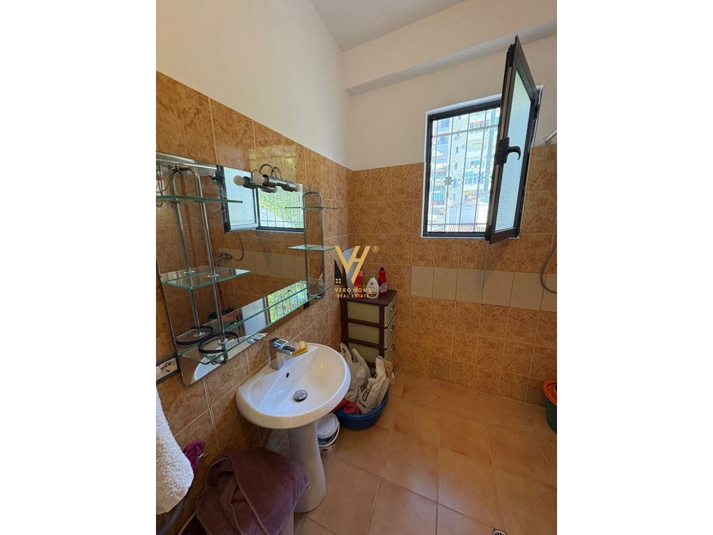 JEPET APARTAMENT 1+1 ME QIRA NE VASIL SHANTO 50.000 LEKE 4