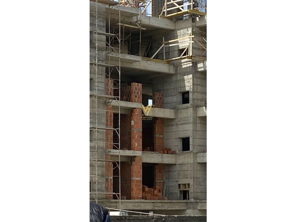 Shitet Apartament 1+1+ballkon te Fresku 70 m2