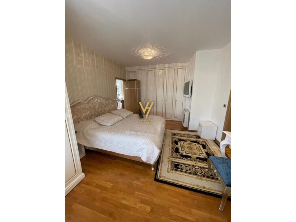 Jepet apartament 2+1+2 me qera te Blloku 140 m2 2