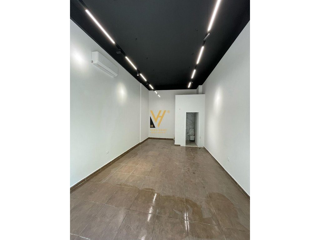 JEPET AMBIENT BIZNESI 35 M2 ME QERA TE KOMUNA E PARISIT 550 EURO 2